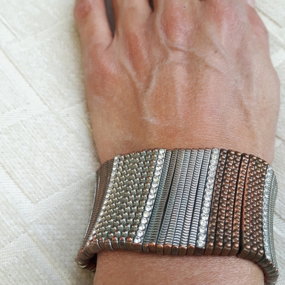Wide stretch coppery / mixed metals bar bead bracelet with rhinestones - Picture 5 of 8